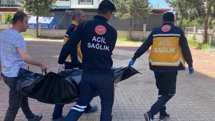 Depremde ağır hasar alan binanın bahçesinde, genç kız cesedi bulundu