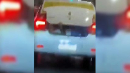 Vídeo: Motorista é feito de refém e pede ajuda de dentro de porta-malas de carro
