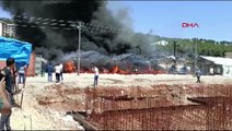 Yüzlerce depremzedenin yaşadığı çadır kentte yangın