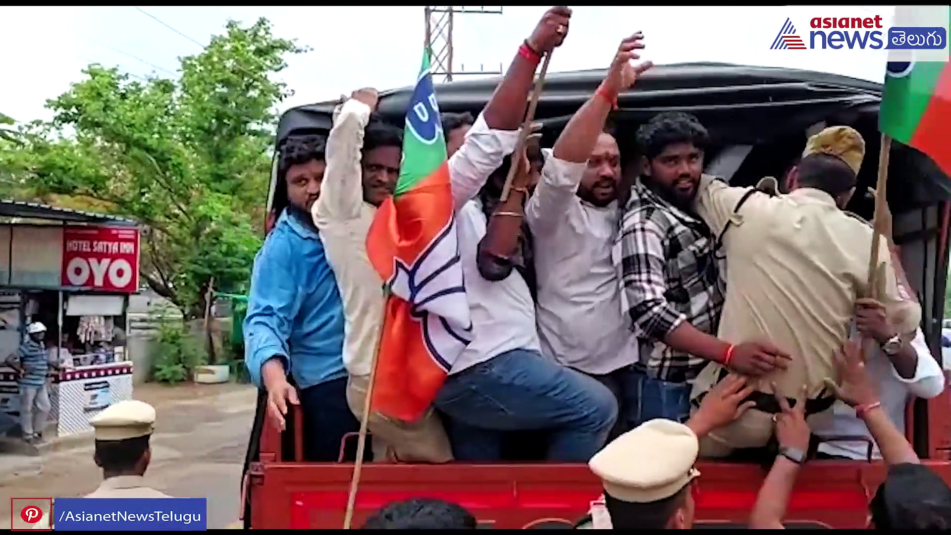 కరీంనగర్ ని తాకిన కర్ణాటక ఎన్నికల వేడి... బీజేపీ, కాంగ్రెస్ పోటాపోటీ ఆందోళనలు 