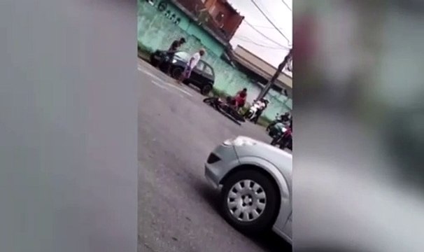 Homens espancam vítima de fake news após grito de ‘pega ladrão'