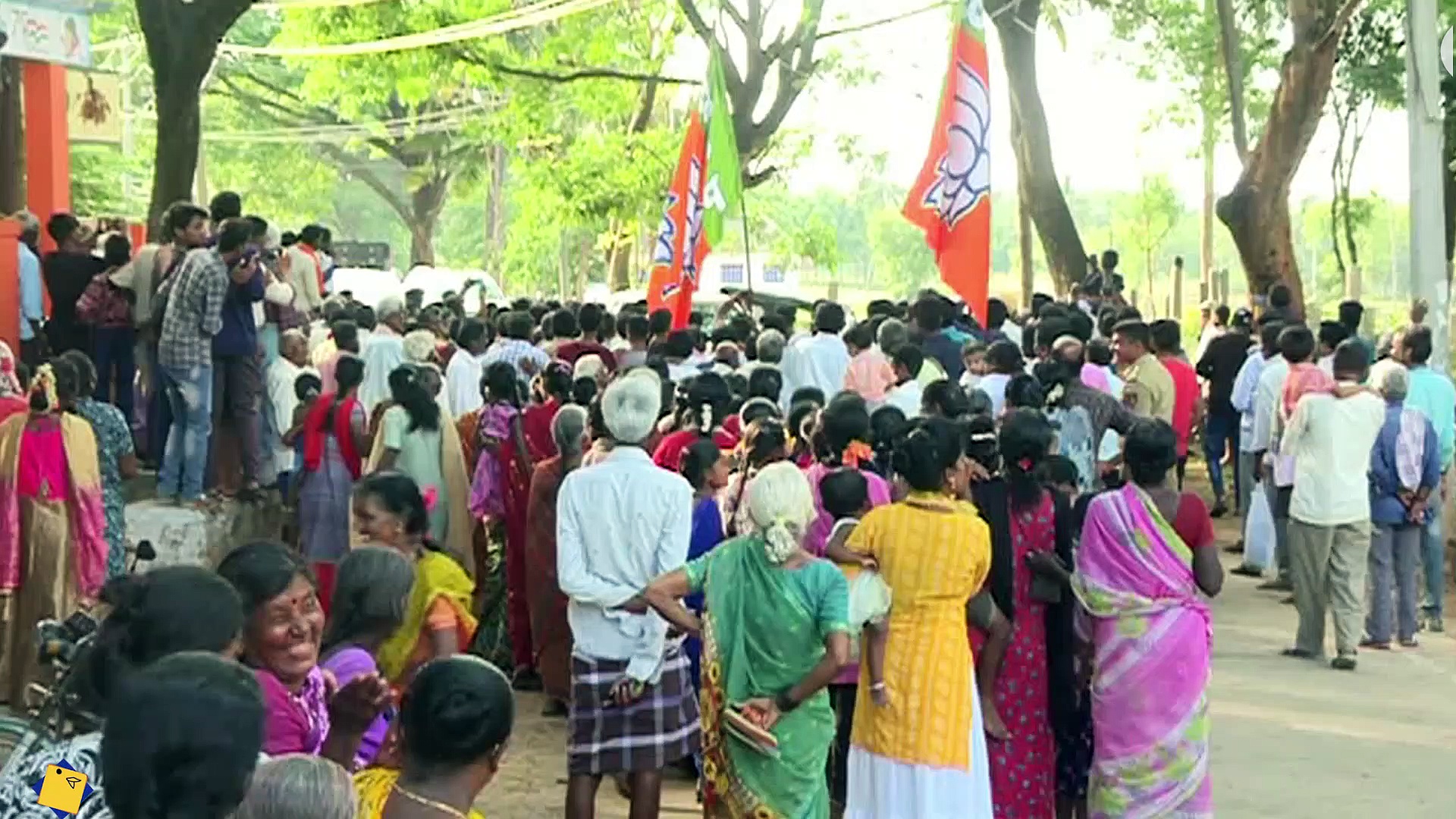 కర్ణాటక ఎన్నికల్లో బ్రహ్మానందం ప్రచారం... చిక్ బల్లాపూర్ లో రోడ్ షో 