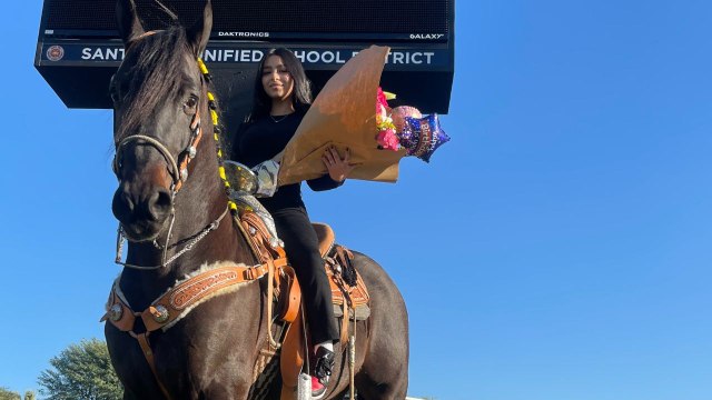 Dad Arrives On A Horse To Daughter's High School For Her 15th Birthday | Happily TV