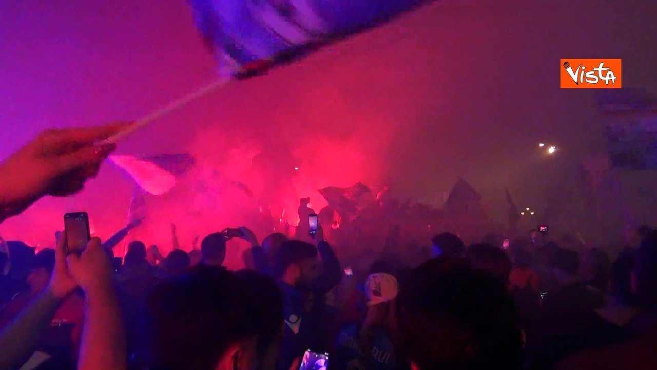 Scudetto Napoli, i tifosi in strada subito dopo la vittoria