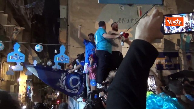 Scudetto Napoli, i cori dei tifosi al Largo Maradona