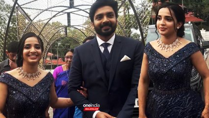 നിലയിൽ തിളങ്ങി തേജസിന്റെ കൈ മുറുകെ പിടിച്ച് കയറുന്ന മാളവിക | Malavika Krishnadas Wedding Reception