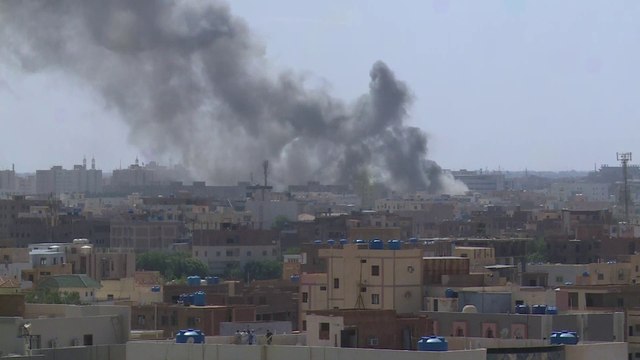 دوي الانفجارات والاشتباكات في تجدد موجة أخرى للاشتباكات بين طرفي الصراع في #الخرطوم #السودان #العربية