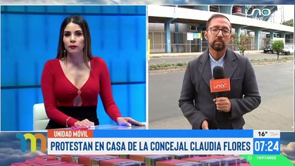 Pintarrajean los muros y puertas del edificio donde vive la concejal Claudia Flores