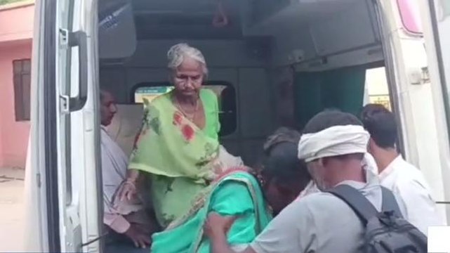 फिरोजाबाद: अनियंत्रित कार ने ऑटो को रौंदा मची चीख-पुकार, आधा दर्जन लोग घायल