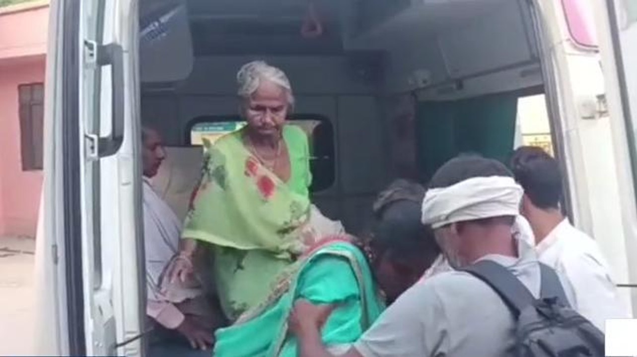 फिरोजाबाद: अनियंत्रित कार ने ऑटो को रौंदा मची चीख-पुकार, आधा दर्जन लोग घायल