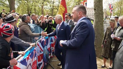 King delights crowds on Mall on eve of Coronation