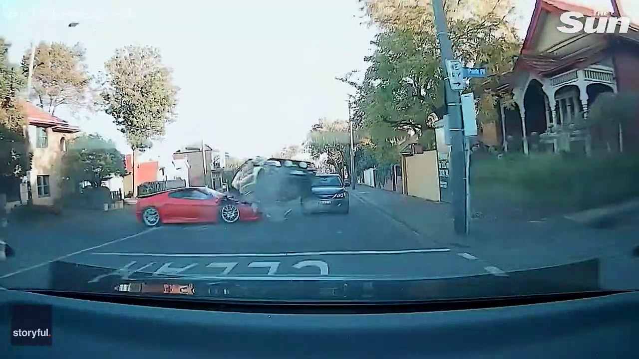 Une Ferrari s'attaque à bien plus fort qu'elle