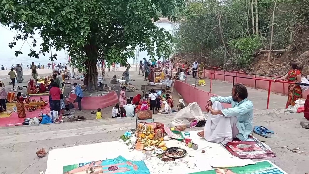 वैशाख पूर्णिमा पर श्रद्धालुओं ने लगाई आस्था की डुबकी
