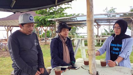 Drinking Lombok Coffee