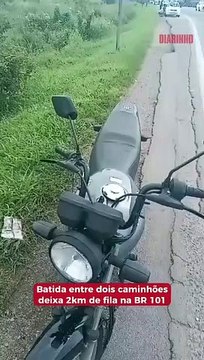 Batida entre dois caminhões deixa 9 quilômetros de fila na BR 101