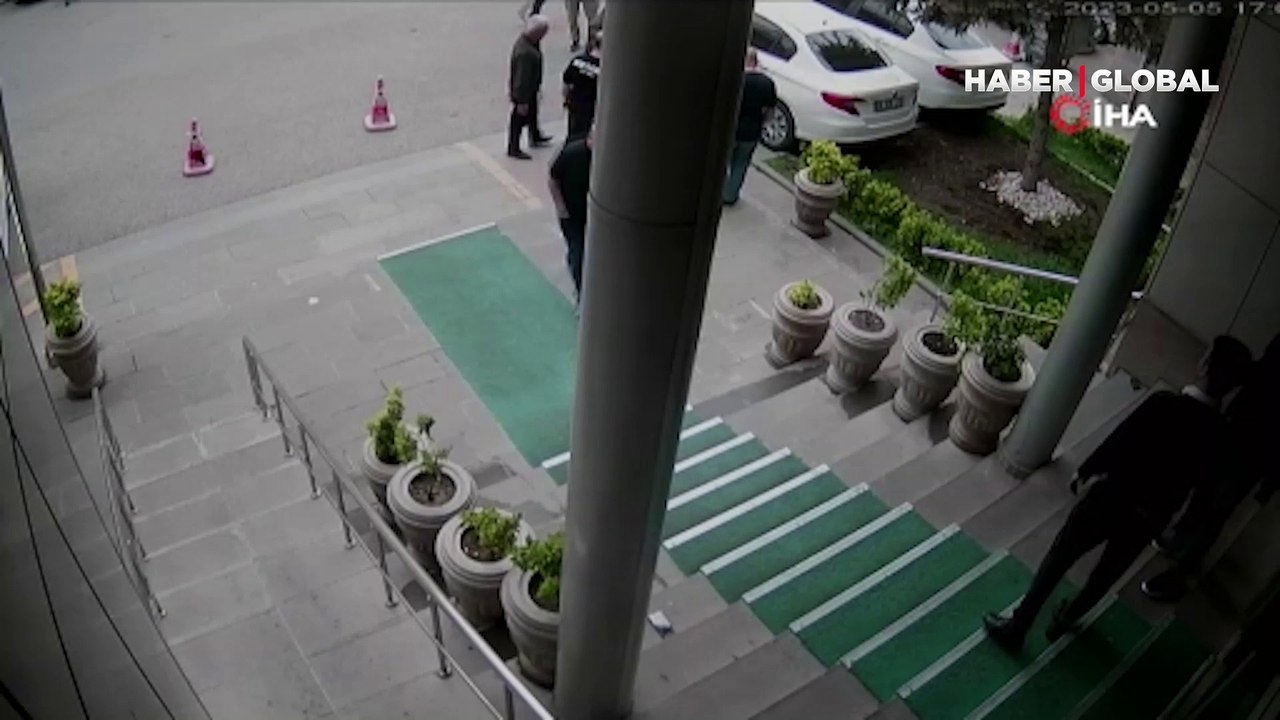 AK Parti Ankara İl Başkanlığına saldırı anı kamerada