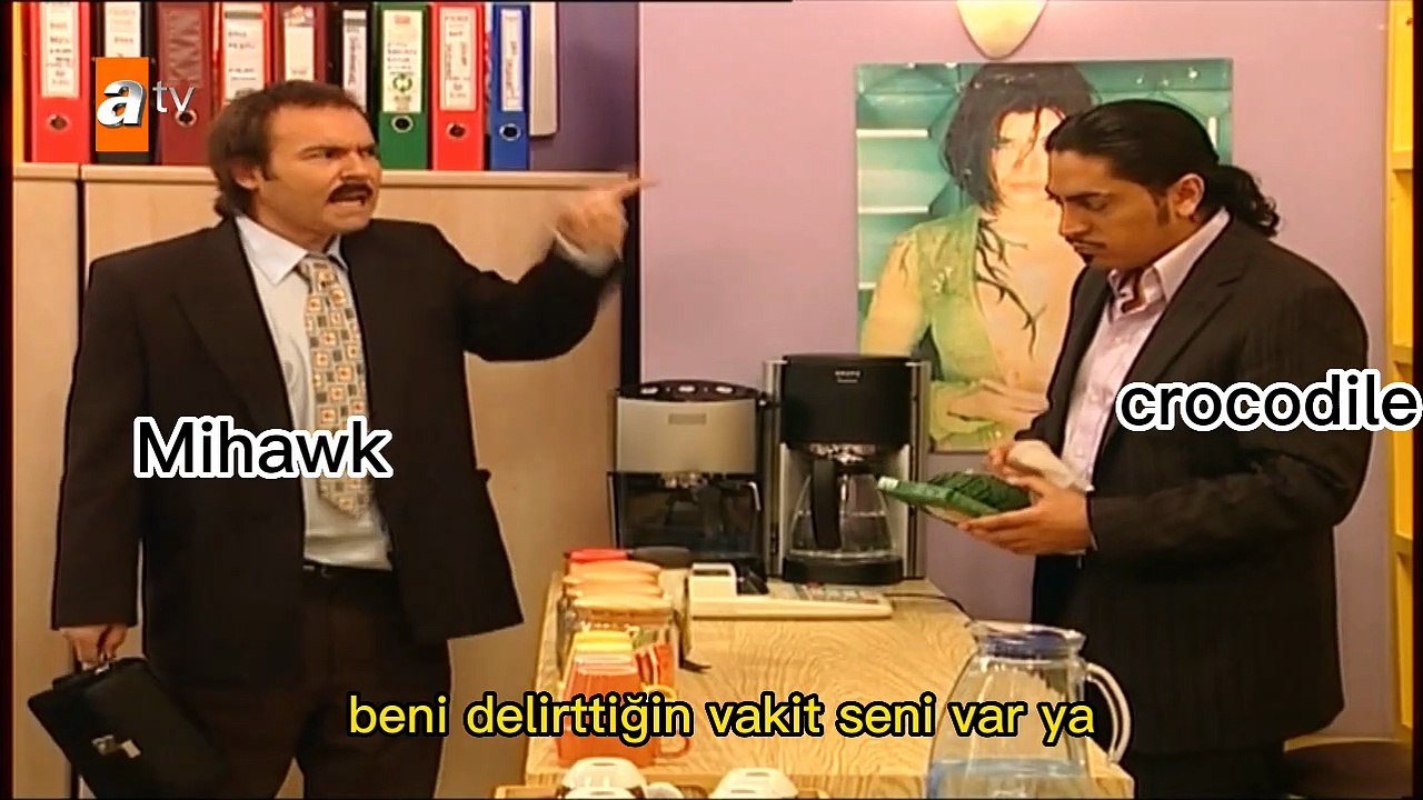 Mihawk çaycısı ile tartışıyor