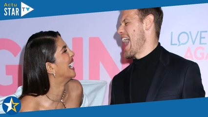 Sam Heughan ultra complice avec Priyanka Chopra, ils s'affichent joueurs sur le tapis rouge