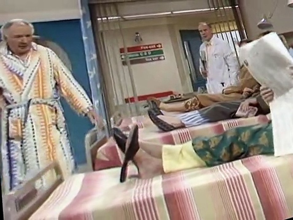 Only When I Laugh S04 E06