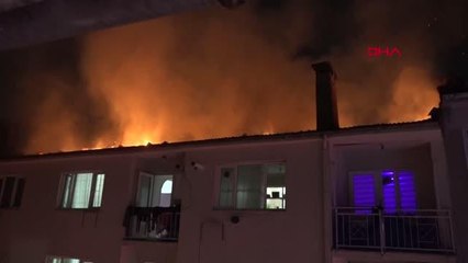 BURSA'DA 5 KATLI BİNANIN ÇATISI ALEV ALEV YANDI