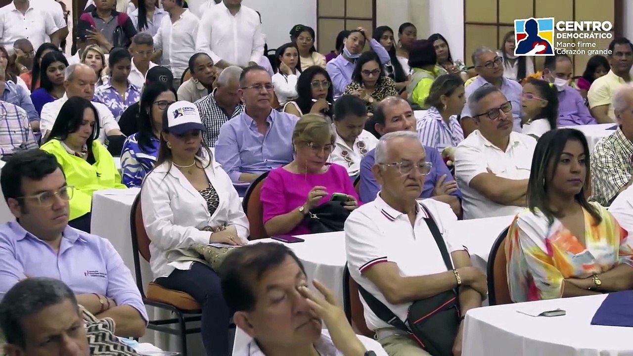 Lanzamiento de recolección de firmas contra las reformas por parte del Centro Democrático