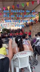 Adolescentes sorprenden a mamitas con inusual baile