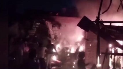 बदायूं:संदिग्ध हालातों में सांई टेंट हाउस में आग लगने से 6 लाख का सामान जलकर हुआ राख