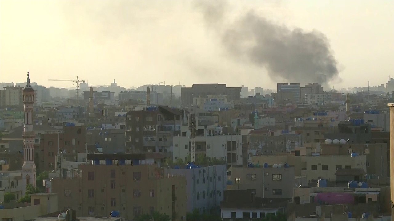 وسط تحليق للمقاتلات الحربية.. سماع دوي انفجارات في #الخرطوم #السودان  #العربية