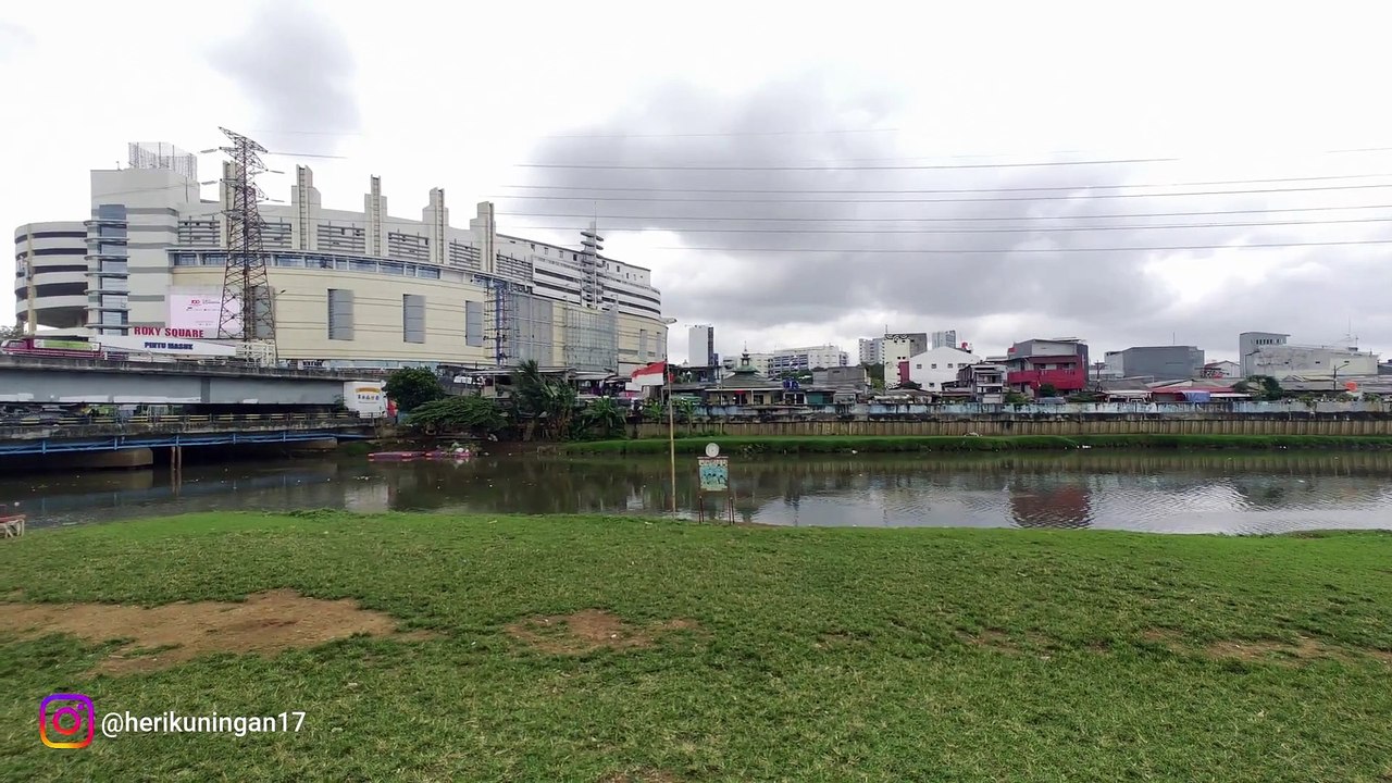 jalan dipinggir kali