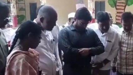 నిర్మల్: క్రికెట్ ఆడిన జిల్లా కలెక్టర్..!