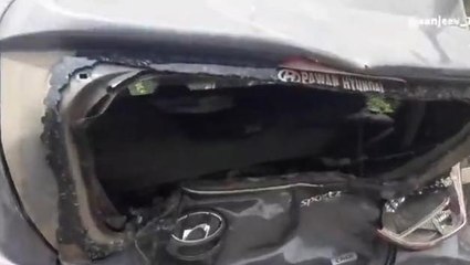 गाजियाबाद: ट्रक ने कार में मारी टक्कर, गाड़ी के उड़े परखच्चे जानें पूरा मामला