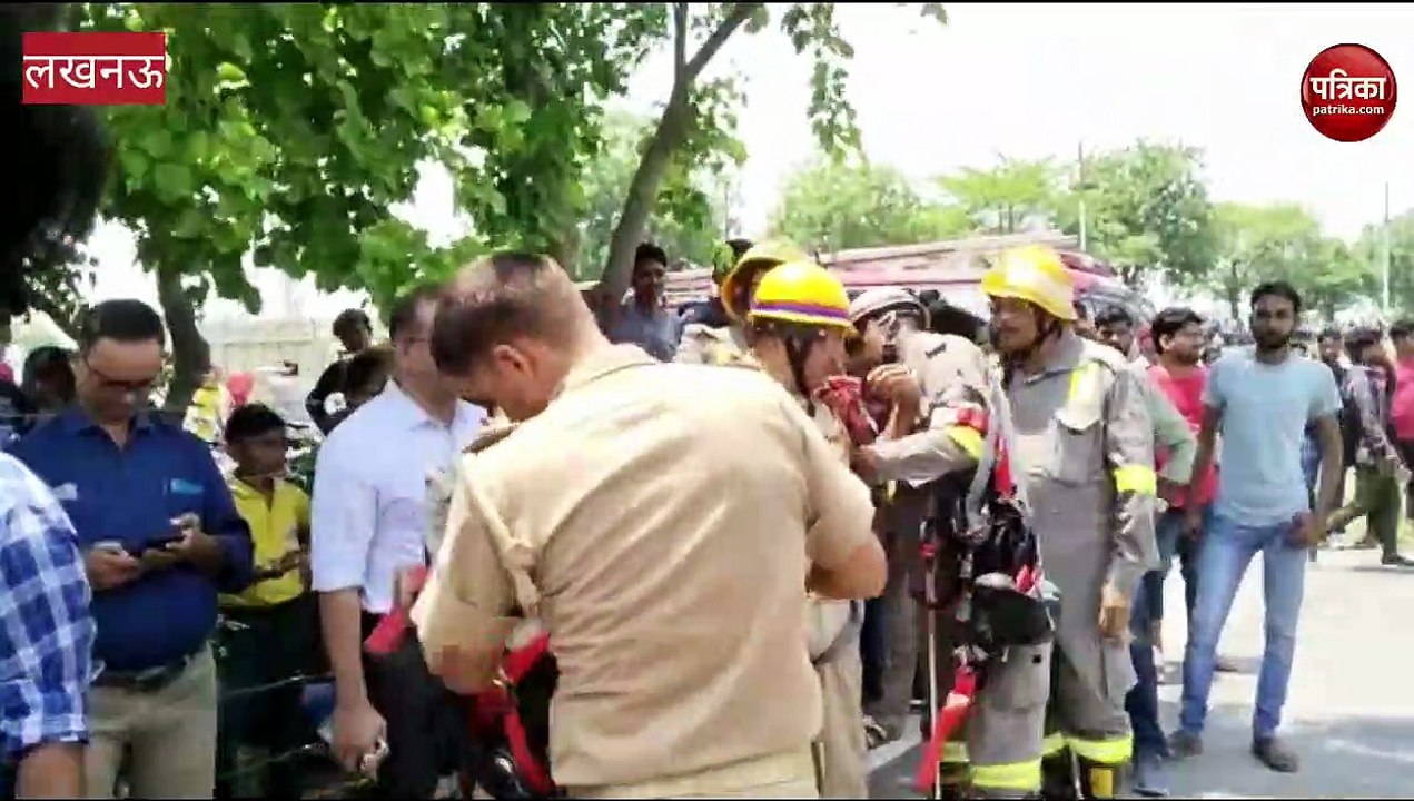 132 केवी बिजली के खंभे पर चढ़ा युवक, मौके पर पुलिस बल