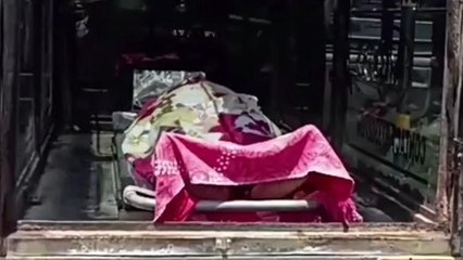 দঃদিনাজপুরঃ শোবার ঘরে ঝুলছে ওটা কি ? আঁতকে উঠল পরিবারের লোকেরা