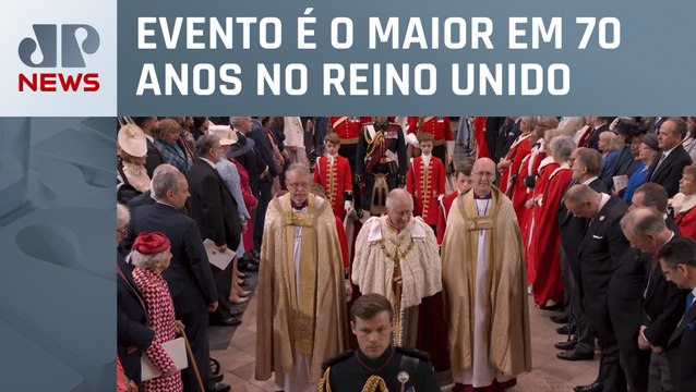 Rei Charles III chega à Abadia de Westminster para ser coroado rei do Reino Unido