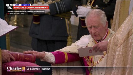 Le roi Charles III prête serment sur la Bible