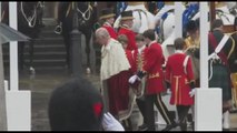 Carlo III, l'ingresso a Westminster Abbey del sovrano con Camilla