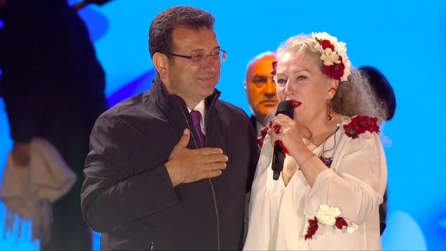 Yenikapı Hıdırellez Şenliği'nde Suzan Kardeş'ten Ekrem İmamoğlu'na İzmir Marşı sürprizi