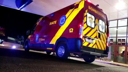 Homem cai de costas na escada e tem suspeita de fratura durante evento