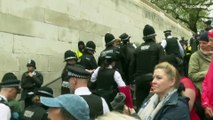 شاهد: تزامنا مع مراسم تتويج تشارلز الثالث.. احتجاجات ضد الملكية في بريطانيا واعتقال 6 ناشطين