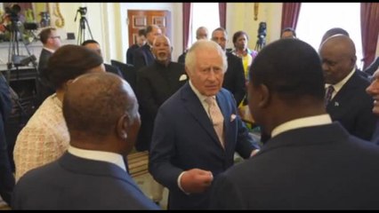 Carlo III, a 74 anni un re dalle molte facce