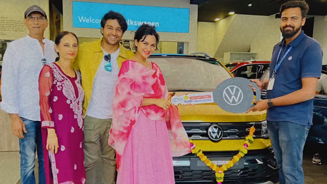 Gaurav Khanna Akanksha Chamola New Luxury Volkswagen Car Purchase Full Video Viral । Boldsky