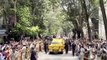 बेंगलूरु में रोड शो में प्रधानमंत्री नरेन्द्र मोदी की झलक पाने को बेताब दिखे लोग