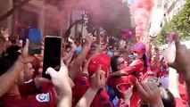 Aficionados de Osasuna cantan en Sevilla 'Una gitana loca tiró las cartas'