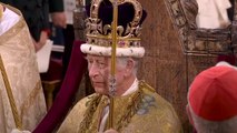 Kral Charles'ın taç giyme töreni: Charles tacı böyle taktı