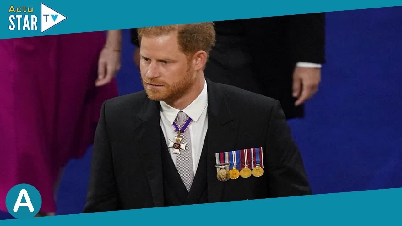 Couronnement de Charles III : le prince Harry souriant aux côtés de ses cousines pour son arrivée
