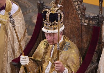 El momento de la coronación de Carlos III de Inglaterra