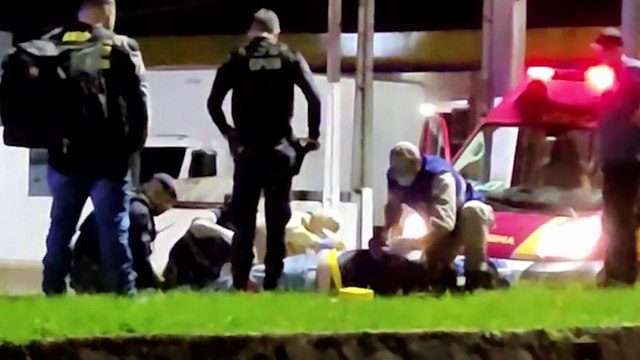 Rapaz é socorrido pelo Siate após ser agredido na Avenida Carlos Gomes