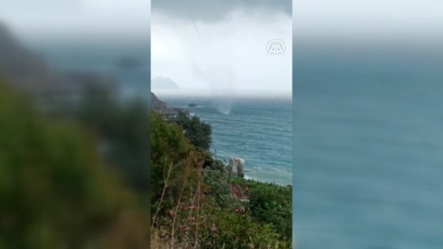 Alanya'da denizde hortum oluştu