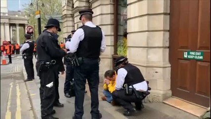 Arrestan a miembros prorepública que planeaban una protesta pacífica antes de la coronación