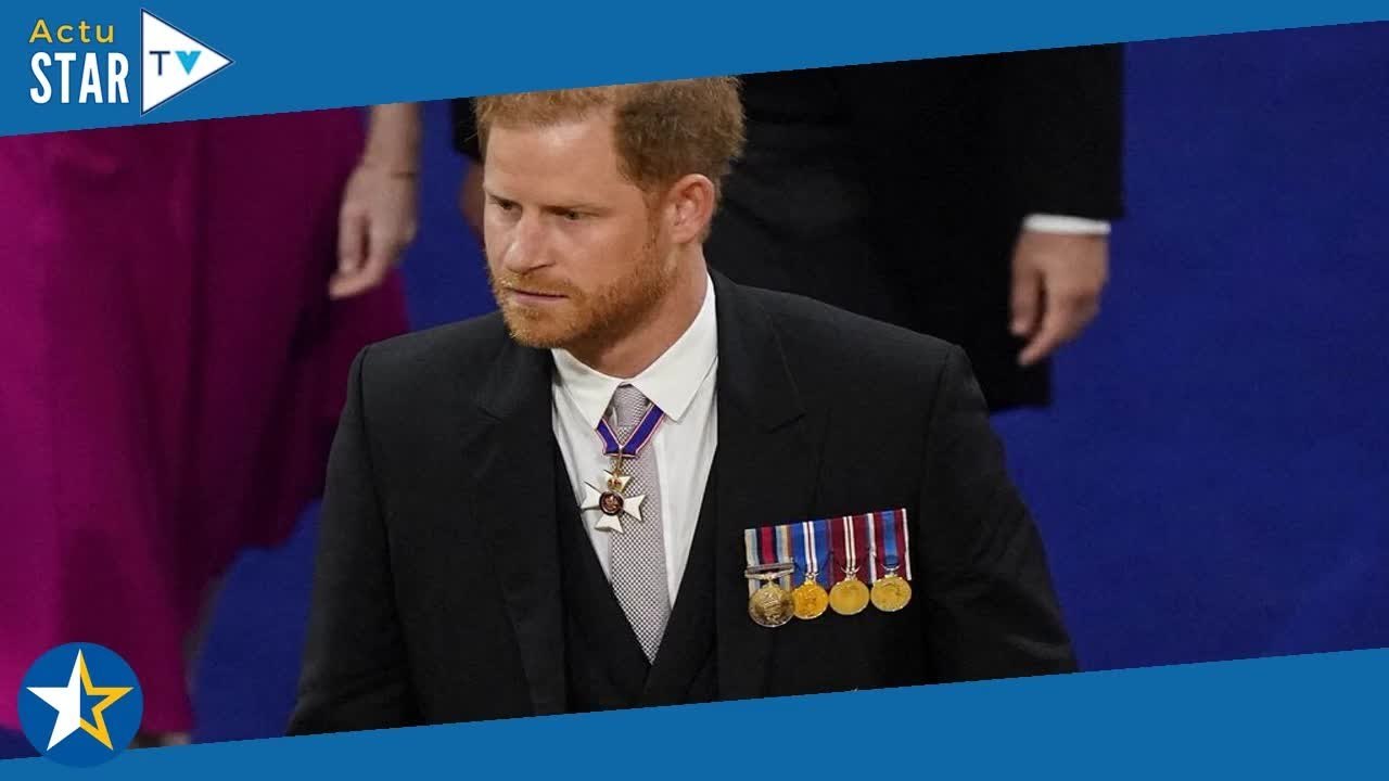 Couronnement de Charles III : le prince Harry souriant aux côtés de ses cousines pour son arrivée